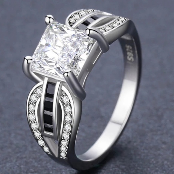 Jewelry - NWOT Cz Engagement Ring Size 6